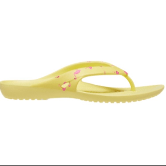 Women’s Yellow Crocs w/Pink FLAMINGOS Print Flip Flops Sandals Kadee II - Picture 4 of 8